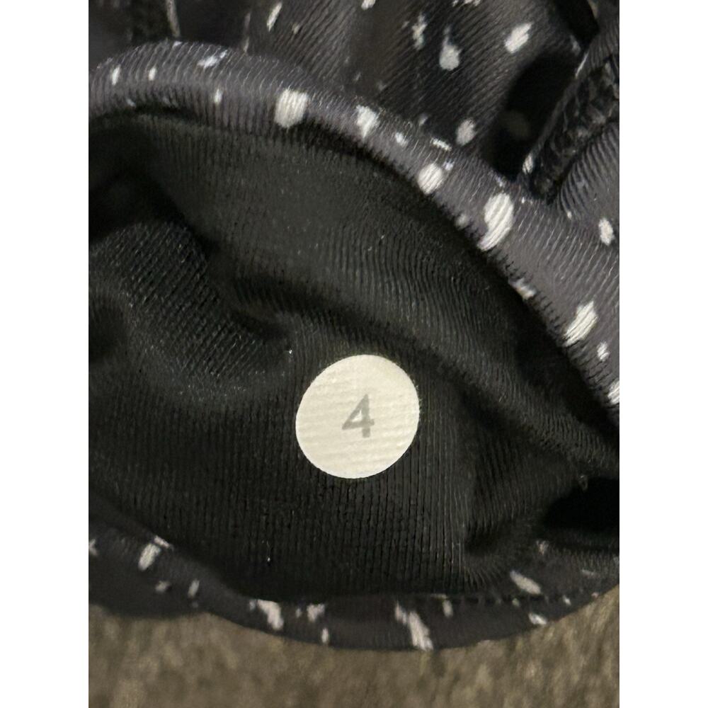 Lululemon Women's size 4 Black Speckled Leggings with Mesh Cut Outs - Picture 4 of 4